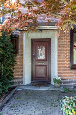 Foto - Te koop: Vlakbij het winkelcentrum in het geliefde, rustige Schaesberg ligt deze charmante, geïsoleerde hoekwoning met een verrassend ruime, multifunctionele zolderverdieping. 